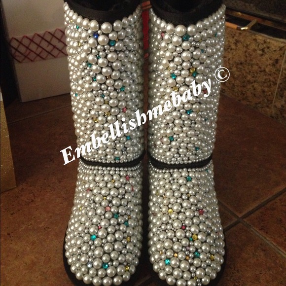 Yes I can make them w/ REAL UGGS for every1 asking