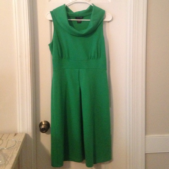 Gorgeous green dress!