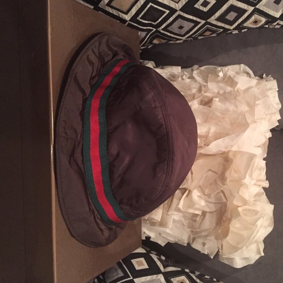 Brown Gucci bucket hat w/ signature red and green - Picture 2 of 4