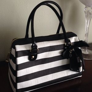 Brand new Betsy Johnson black and white handbag