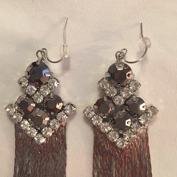 Express Earrings - Picture 2 of 3