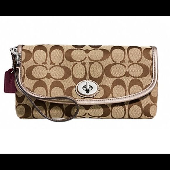 🍂 Make an Offer Coach Signature  Khaki Wristlet🍂