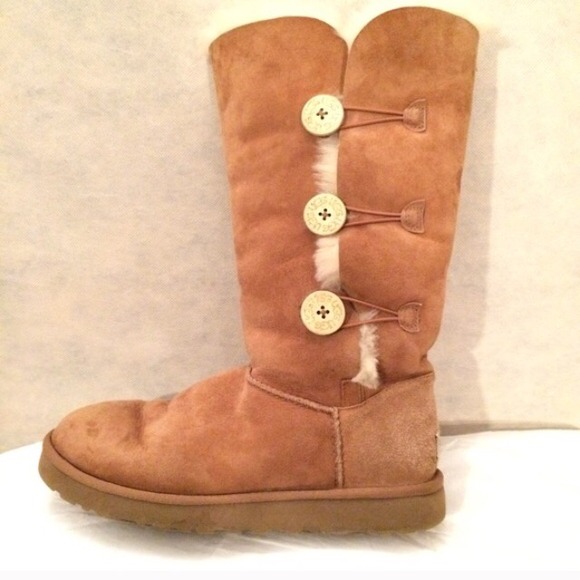 Bailey Button UGGS ❤️