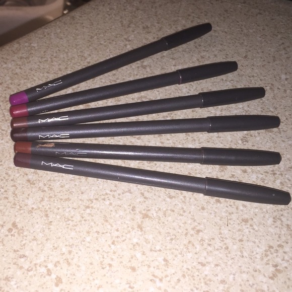 Bundle of 6 MAC LipLiners 💋