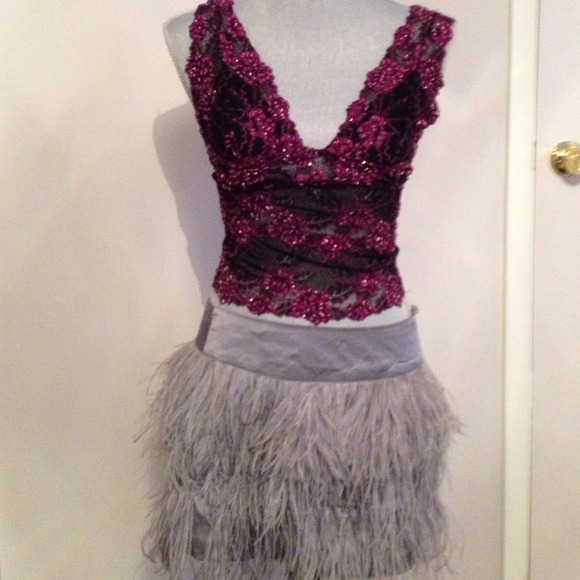 🚫SOLD🚫Bebe silver 100% feather mini skirt - Picture 2 of 3