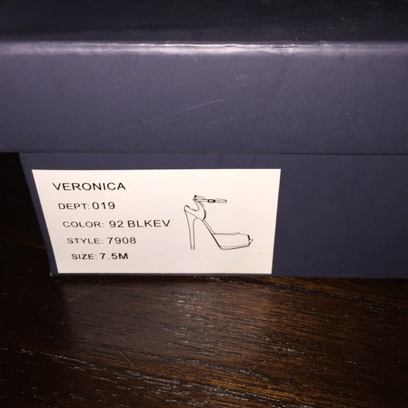 H by Halston "Veronica" pump - Picture 3 of 4