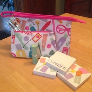Clinique makeup bundle💁👛💄