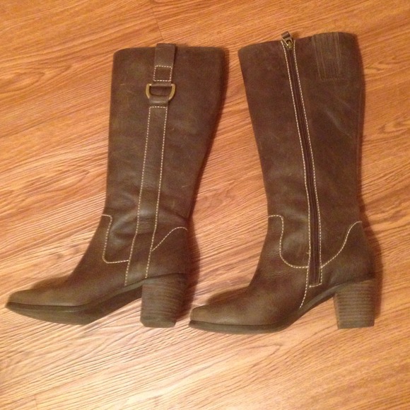 DONATING.  Brown Riding Boots - Picture 2 of 4