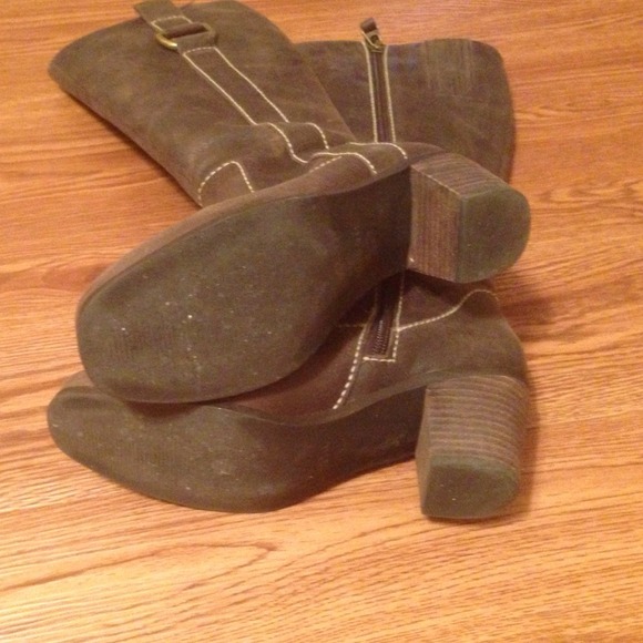 DONATING.  Brown Riding Boots - Picture 3 of 4