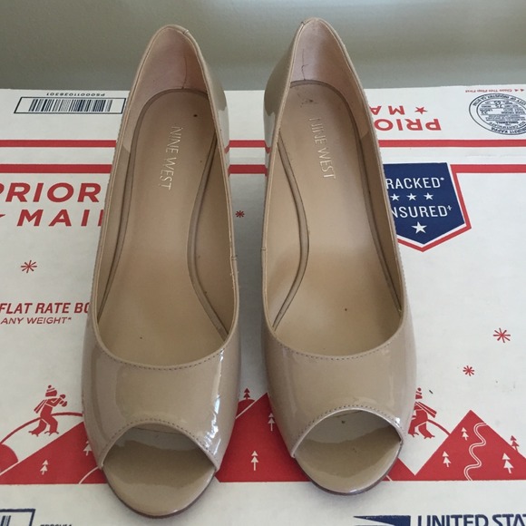 Nine West nude shoes