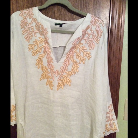 White Tunic with embroidery sz small