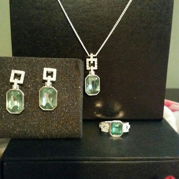 3 pc set - earring, necklace and ring