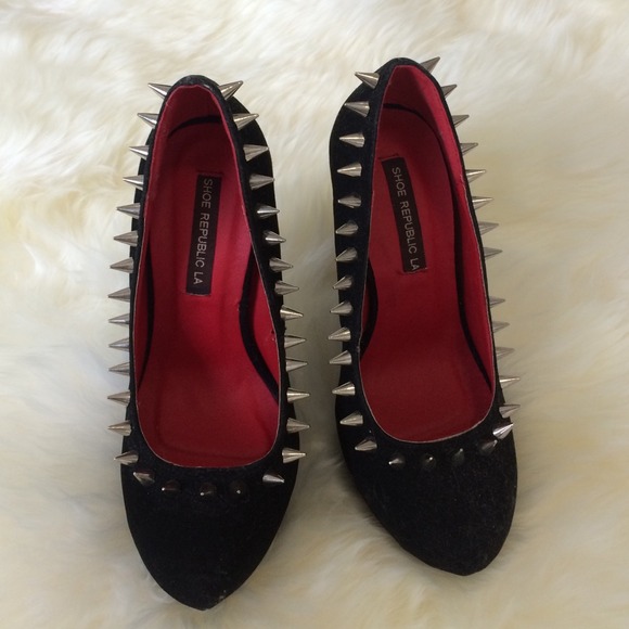 Black Studded pumps - Picture 2 of 4