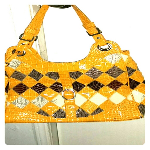 AMAZING purse!! Carried only a few times.