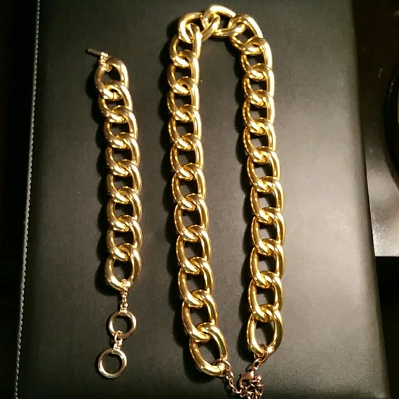 Necklace and bracelet set