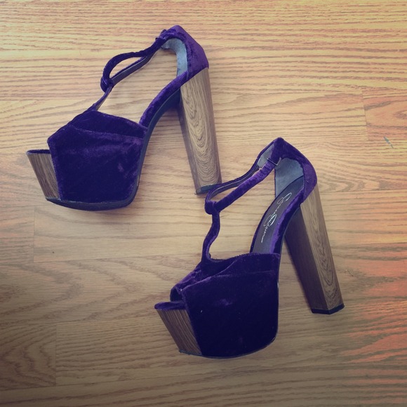 Beautiful deep purple Jessica Simpson Dany