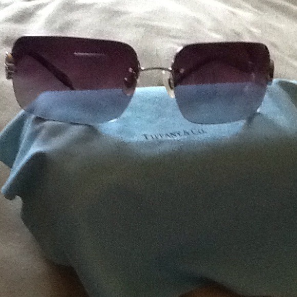 ✨🎀✨TIFFANY & CO. SUNGLASSES.✨🎀✨