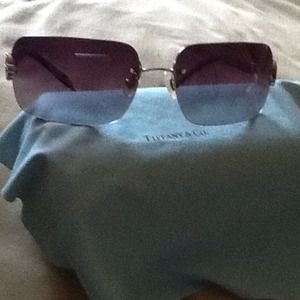 ✨🎀✨TIFFANY & CO. SUNGLASSES.✨🎀✨