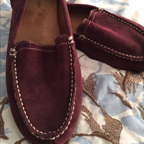 SUPER Comfy Maroon Naturalizer Flats