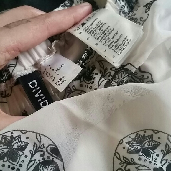 H&M high low sugar skull printed skirt - Picture 2 of 4