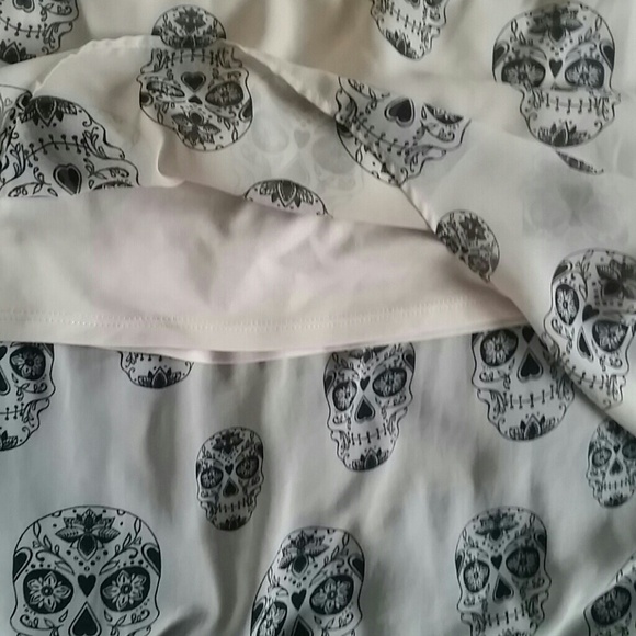 H&M high low sugar skull printed skirt - Picture 3 of 4