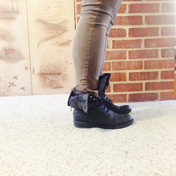 Steve Madden Zorrba boots size 9!