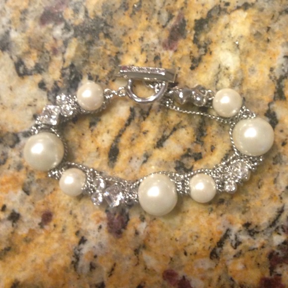 Givenchy bracelet - Picture 1 of 4