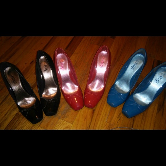 BUNDLE OF SHOES