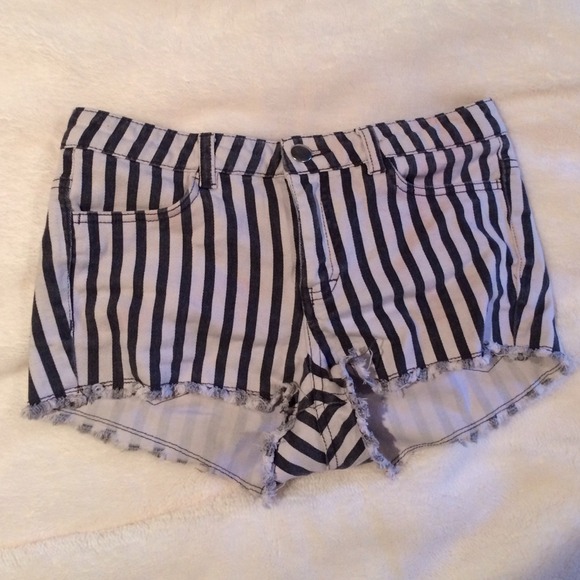H&M mid rise shorts (unless you have a butt)