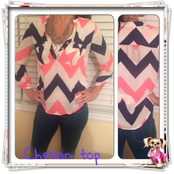 Tops - 🎀CHEVRON PRINT TOP🎀