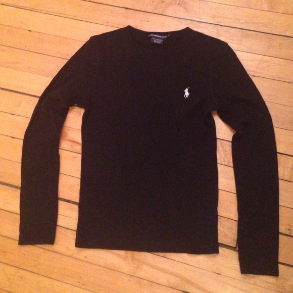 Black long-sleeve tshirt