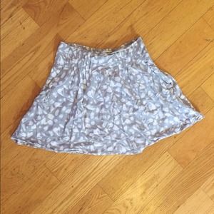 Pleated gray and white mini skirt