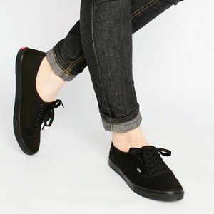 Black low-pro Vans