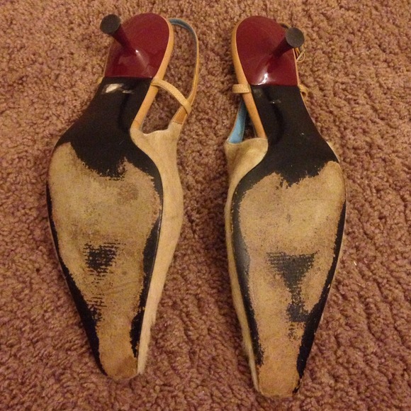 Dolce & Gabbana sling back kitten heels. - Picture 2 of 4