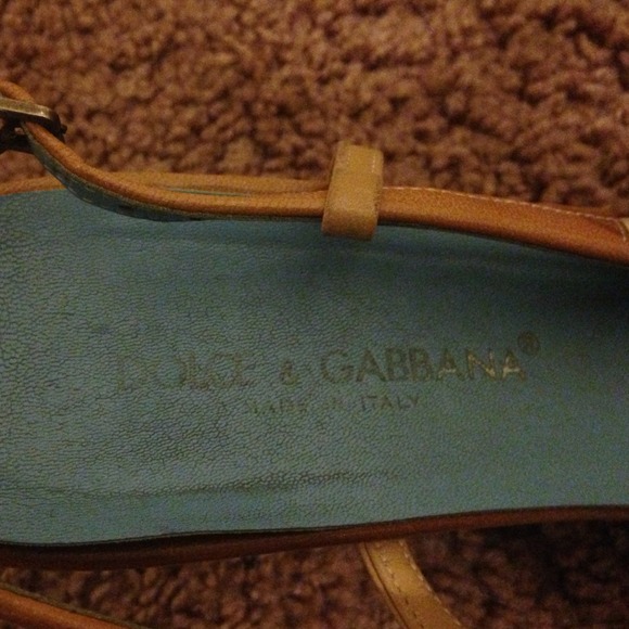 Dolce & Gabbana sling back kitten heels. - Picture 3 of 4