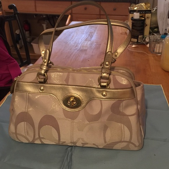 Coach- shoulder bag beige and gold