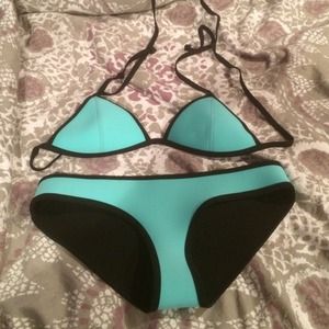 Triangl bathing suit set