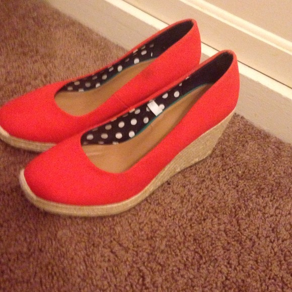 **not for sale**Coral/orange wedges - Picture 3 of 3