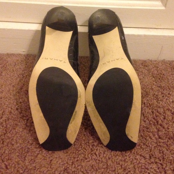 Tahari black patent patterned heels. - Picture 3 of 4