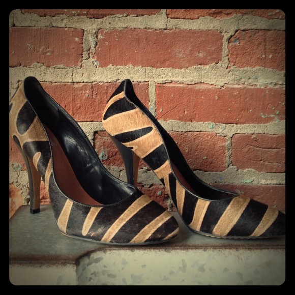 Vince Camuto Quest 2 heels