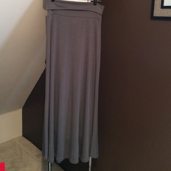 ***SOLD IN BUNDLE*** Gray Maxi Skirt - Picture 3 of 4