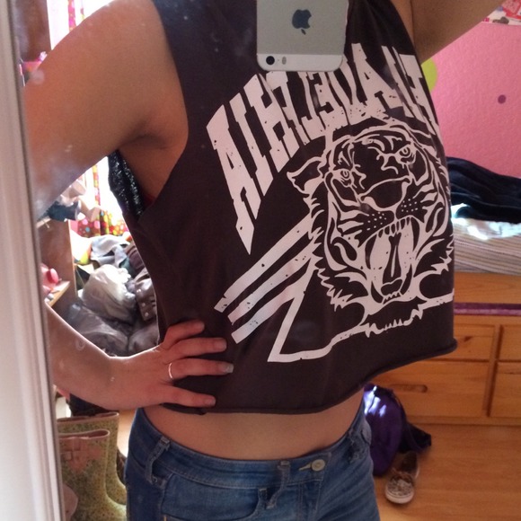 Philadelphia grey crop top