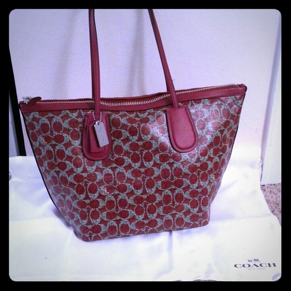 Coach Handbags - ******SOLD************NEW!!! Coach zip tote