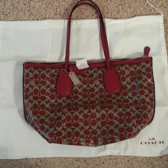 ******SOLD************NEW!!! Coach zip tote - Picture 4 of 4