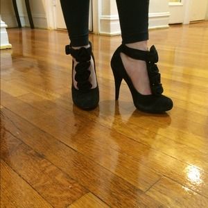 Steve Madden Black suede T-strap pumps