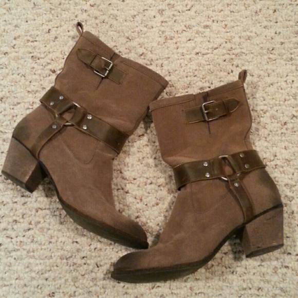 American Eagle Tan Suede Boots