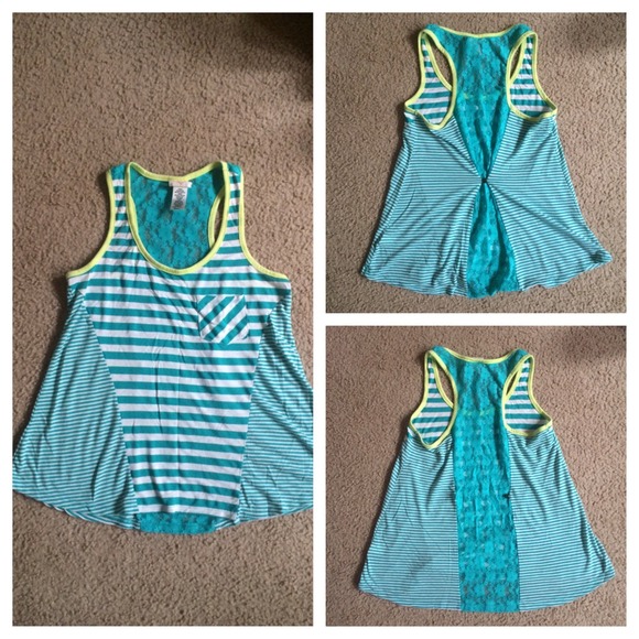 ❌ SOLD ❌ Adorable teal striped top w/ lace back