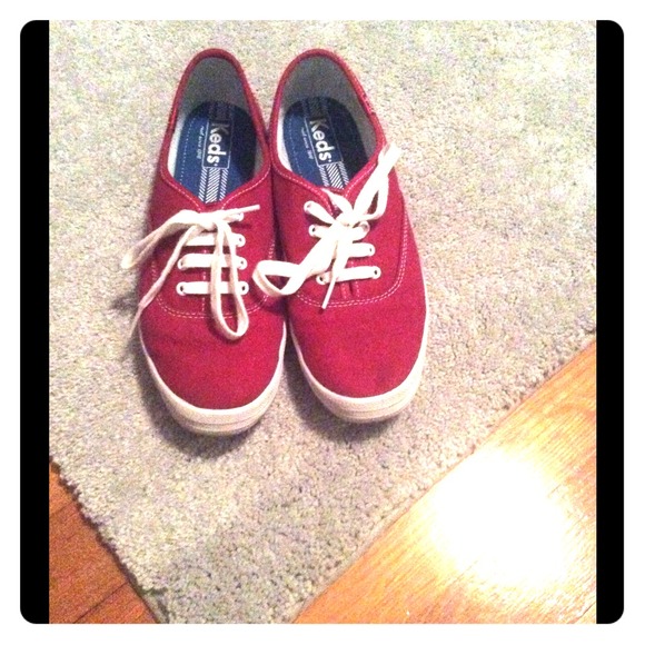 Keds red lace up flats. Like new!!
