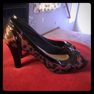 Giani Bernini Leopard Peeptoe Heels