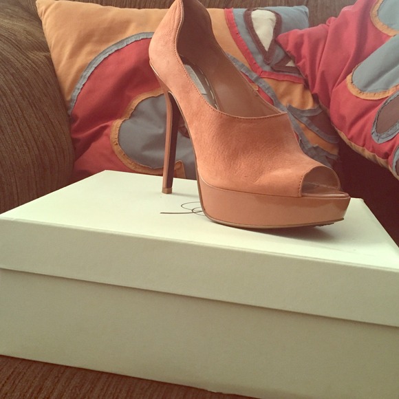 Opened Toe Pumps
